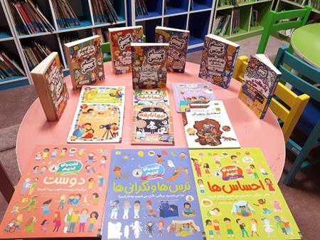 اهدای کتاب ازانتشارات افق و نویسنده کودک و نوجوان خانم آتوسا صالحی